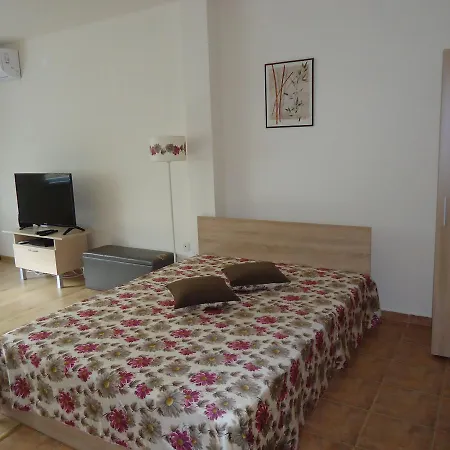 Lalena Flat شقة